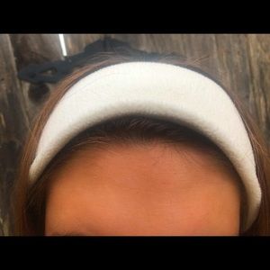 White headband SUPER SOFT good for winter sports♥️